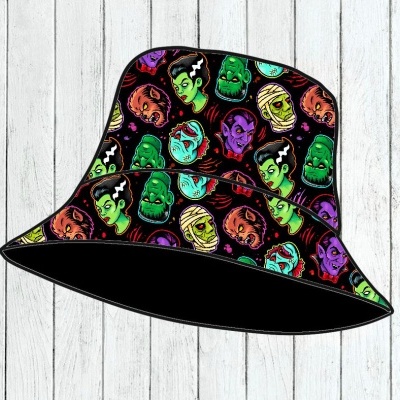 Chapéu tipo balde com padrão de monstros coloridos