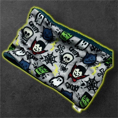 Cachecol tubular Halloween com padrão de vampiros, caveiras, gatos e fantasmas