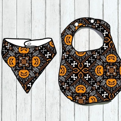 Babete e bandana para bebé com padrão Halloween colorido
