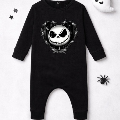 Macacão preto para bebé com estampado de cabeça branca e coração de arame farpado