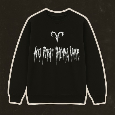 Sweatshirt preta com texto branco e símbolo no centro