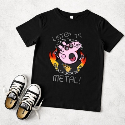 Camiseta preta com estampa colorida e texto LISTEN TO METAL