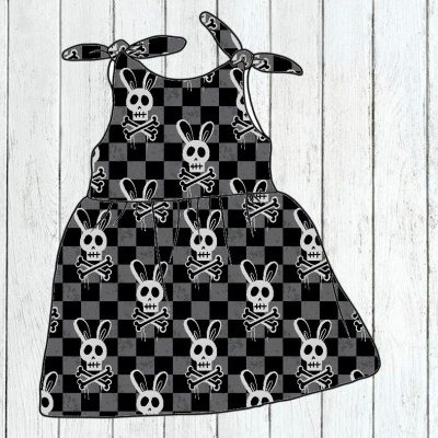 vestido infantil xadrez preto e cinza com caveira de coelho