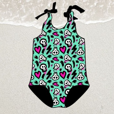 fato de banho criança verde água com caveiras, corações e raios