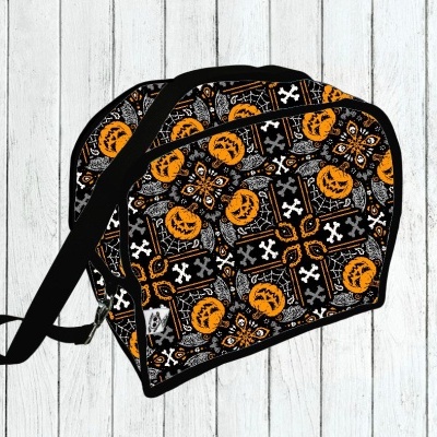 Bolsa preta com padrão Halloween laranja e branco