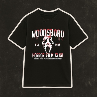 T-shirt preta com estampa de máscara e texto do filme Scream