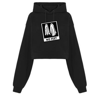 Sweatshirt preta curta com capuz e desenho de fantasmas e texto 'NO FEET'