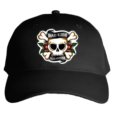 Boné preto com estampa colorida de caveira e texto BAD KIDS