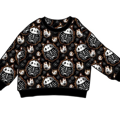 Sweatshirt preta com padrão de esqueletos brancos e detalhes em laranja