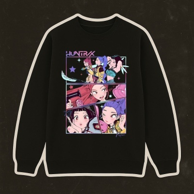 Sweatshirt preta com estampa colorida de personagens anime e texto HUNTRIX