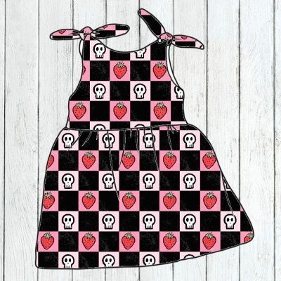 Vestido infantil quadriculado preto e rosa com morangos e caveiras
