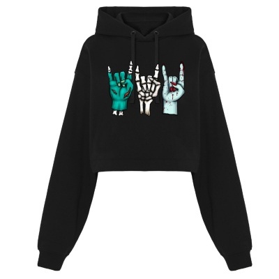 Sweatshirt preta crop com estampa de três mãos a fazerem o gesto de rocker