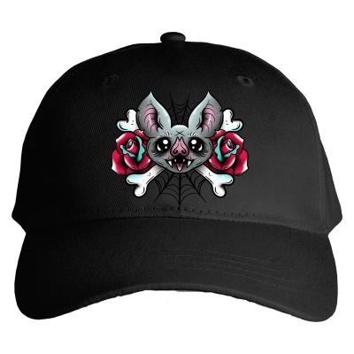 Boné preto com estampa de morcego, rosas e ossos cruzados