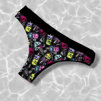 Cueca swimwear com padrão de gelados coloridos e caveiras em fundo preto