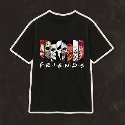 T-shirt preta com desenho de personagens de terror e texto F.R.I.E.N.D.S