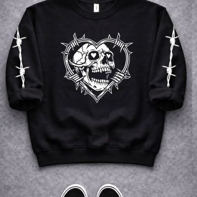 Sweatshirt preta com estampa branca de caveira e arame farpado