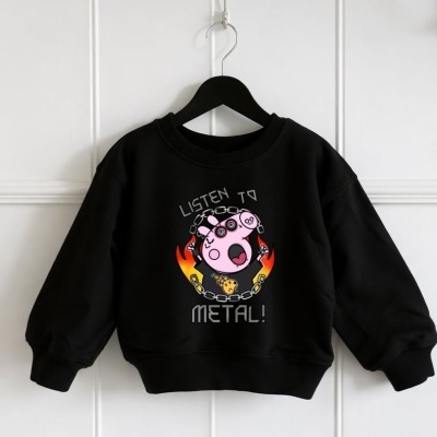 Sweatshirt preta infantil com estampa de porco rosa e texto metal