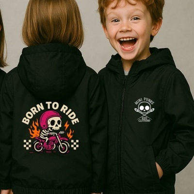 Casacos pretos com capuz para crianças com estampas de caveira relacionadas a motos