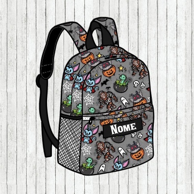 Mochila cinzenta com padrão colorido de personagens de Halloween e etiqueta NOME