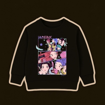 Sweatshirt preta com estampado anime colorido e texto HUNTRX