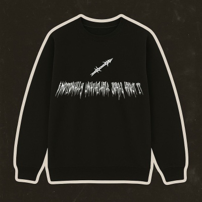Sweatshirt preta com texto branco e gráfico de arame farpado