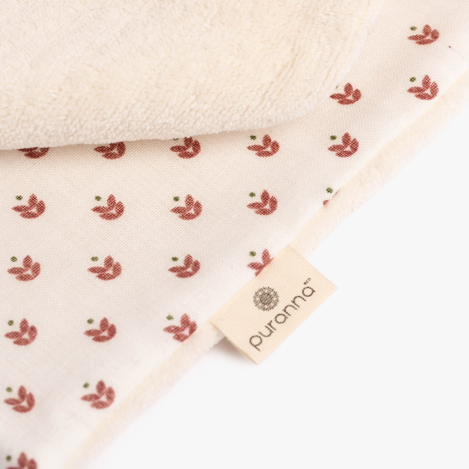 Toalha ou manta com padrão floral bege e vermelha com etiqueta Purana