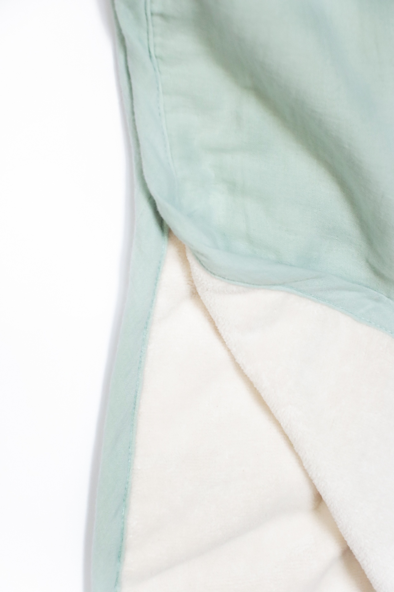 Manta verde claro com interior felpudo branco