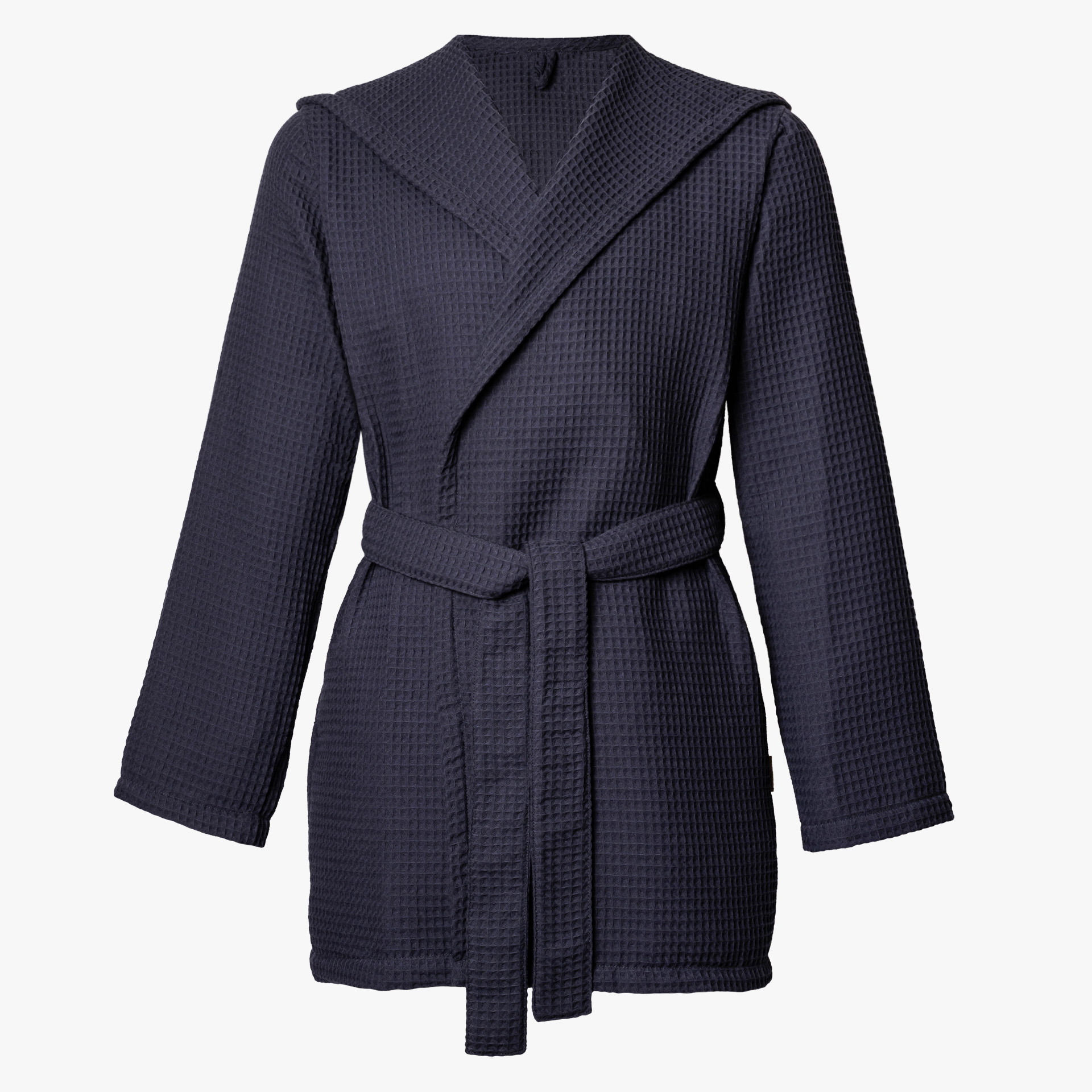 Casaco azul escuro com capuz e cinto, tecido com padrão waffle