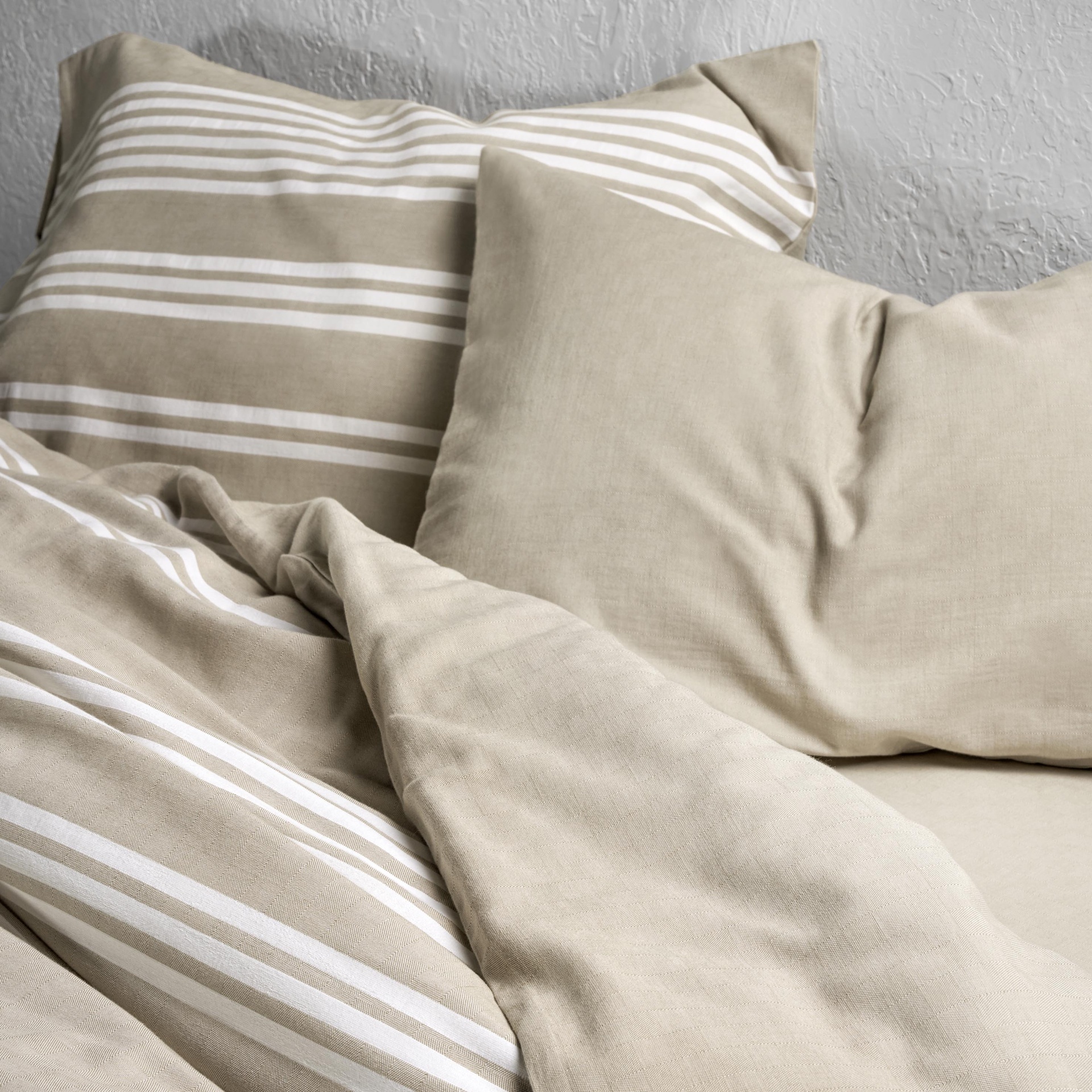 Conjunto de Cama Bege e Branco Reversível