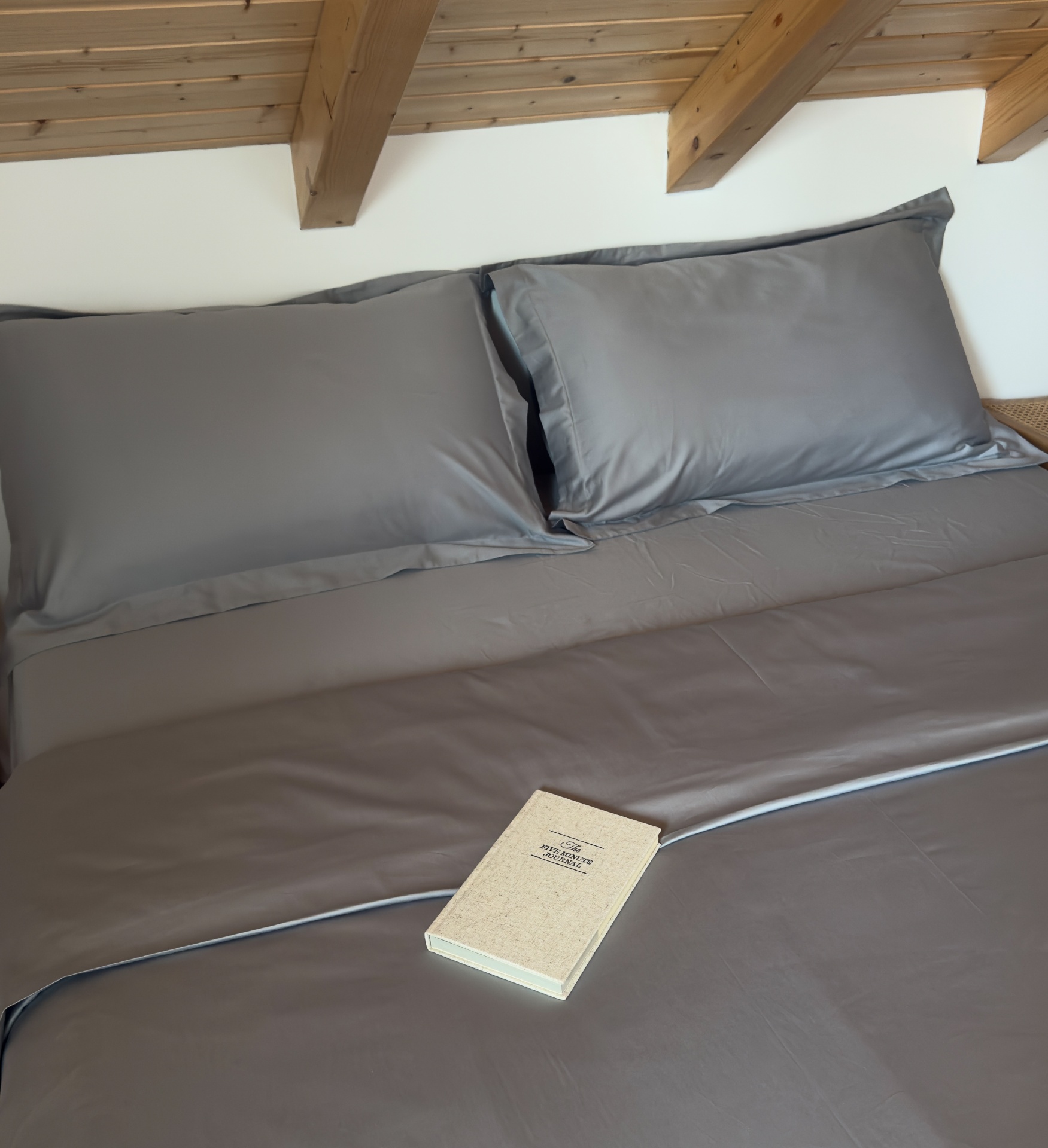 Conjunto de Cama de Cetim Cinza Escuro