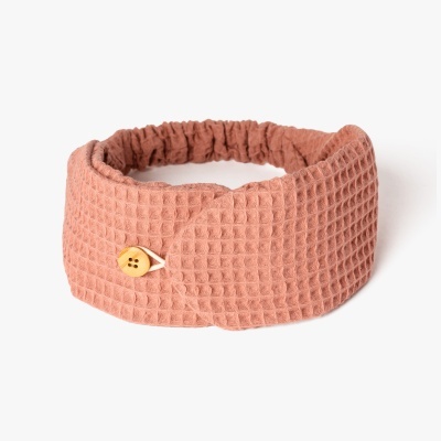 Faixa de cabelo rosa antigo com botão de madeira