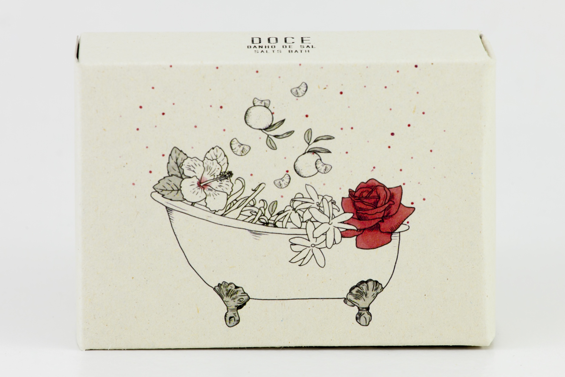 Banhos de Sal Doce Embalagem de sais de banho com ilustração de banheira decorada com flores e frutos