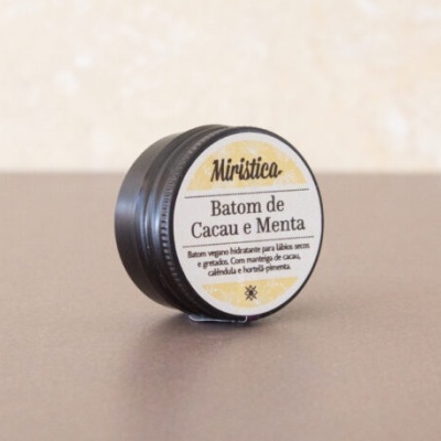 Frasco pequeno preto com tampa branca de batom de cacau e menta Mirística