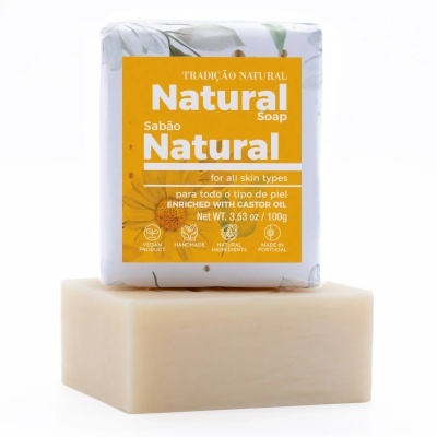 Sabão natural com embalagem branca floral e etiqueta amarela com texto