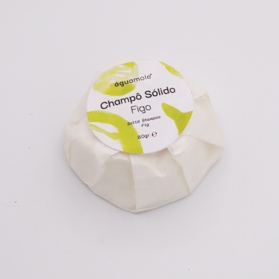 Champô sólido embrulhado em papel branco com etiqueta redonda com padrão verde e texto preto