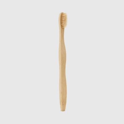 Escova de dentes de madeira com cerdas claras