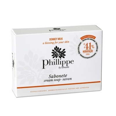 Embalagem branca de sabonete Phillippe by Almada com texto destacado sobre hidratação