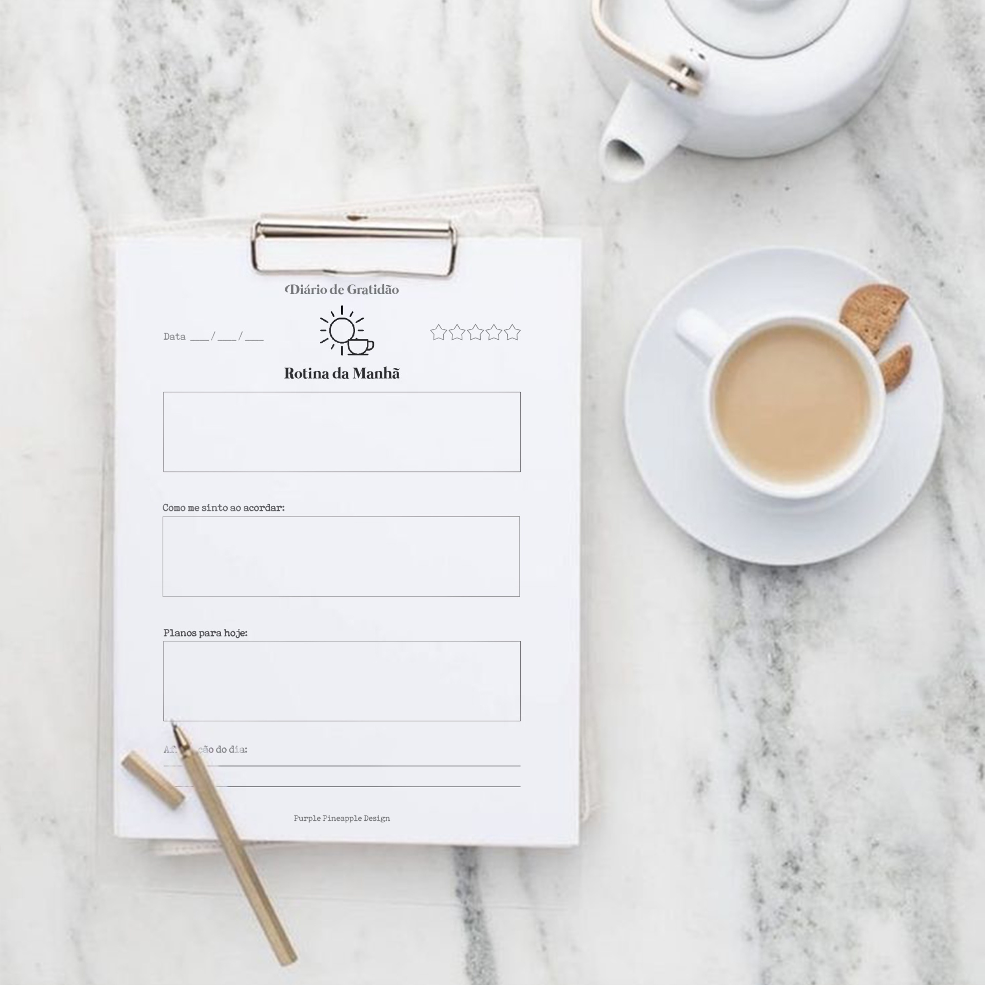 Folha de papel Diário de Gratidão com café e biscoitos sobre superfície de mármore