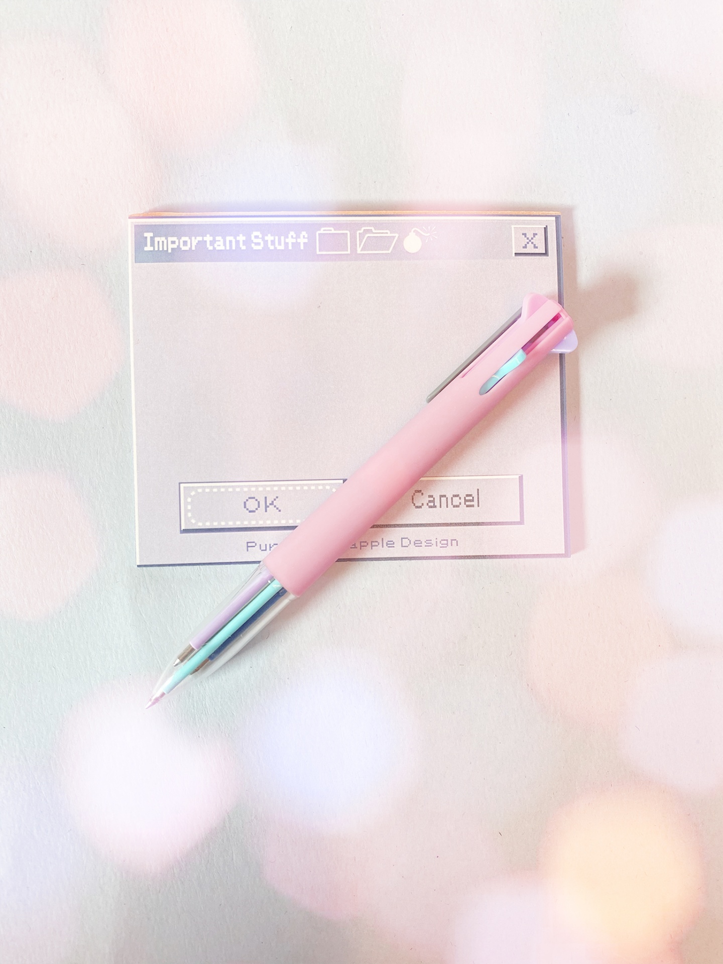 Caneta rosa sobre papel branco com design de janela de computador e texto 'Important Stuff'