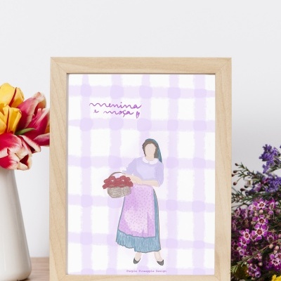 Ilustração de mulher com cesta de flores em moldura de madeira clara