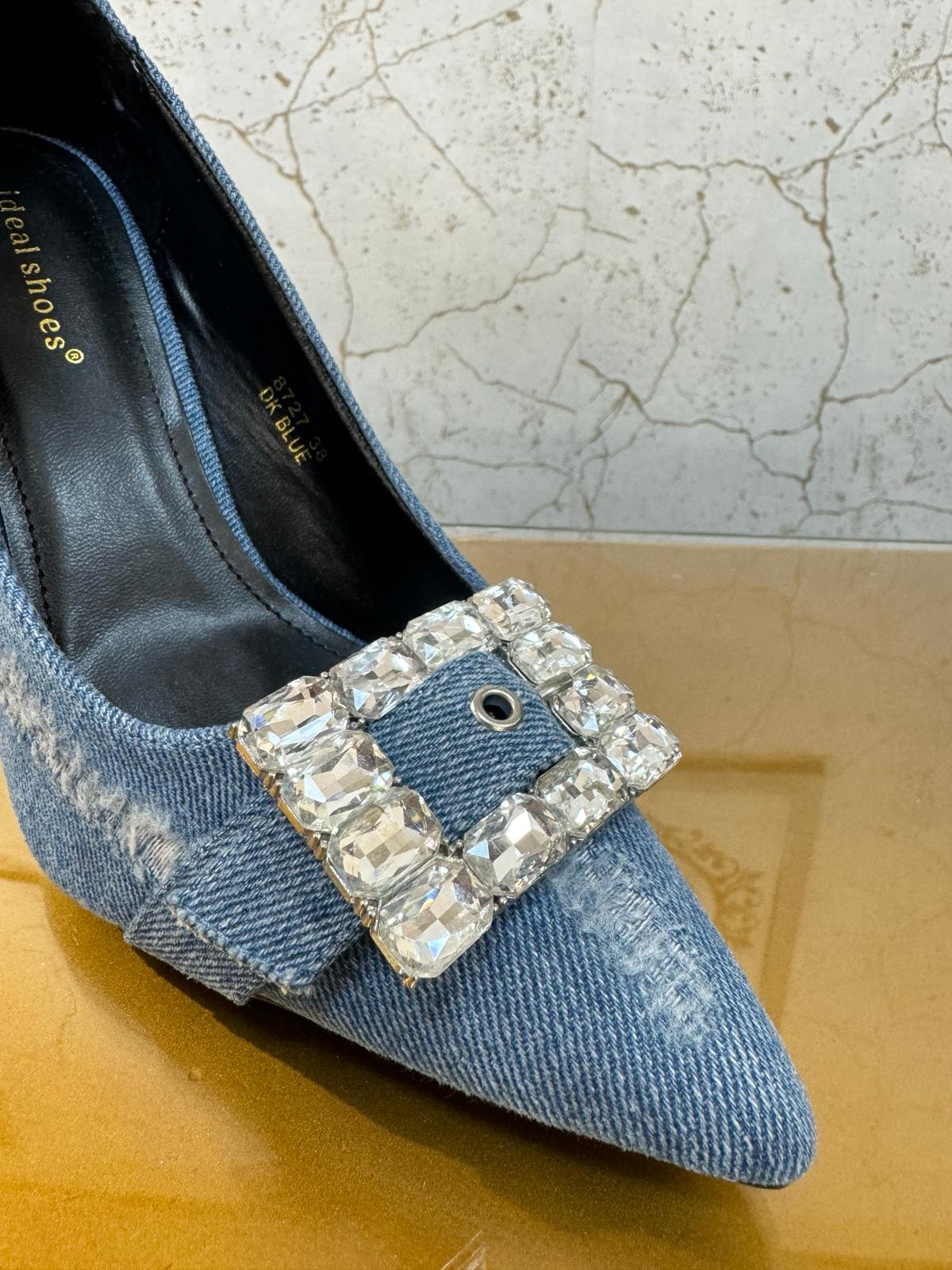 Stiletto Glamour Denim Sapato feminino de salto em tecido azul denim com fivela decorativa brilhante