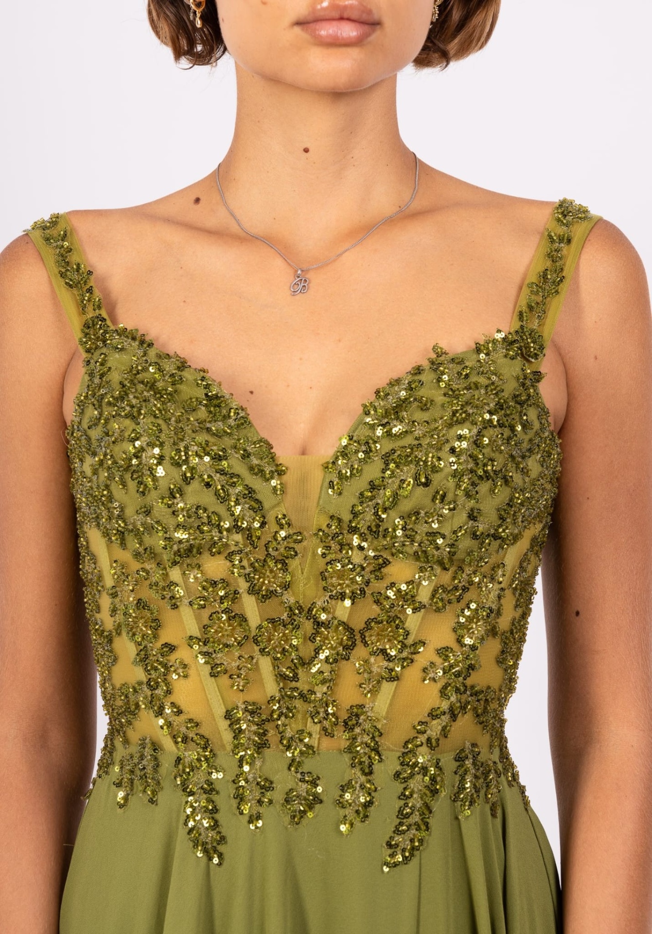 Vestido Brasil Vestido verde oliva com lantejoulas e alças largas