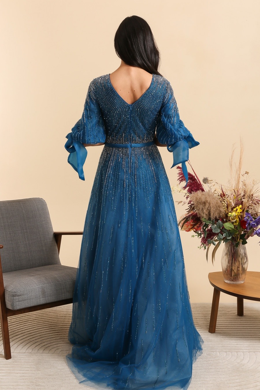 Vestido Solenna Vestido longo azul com mangas compridas e cintado
