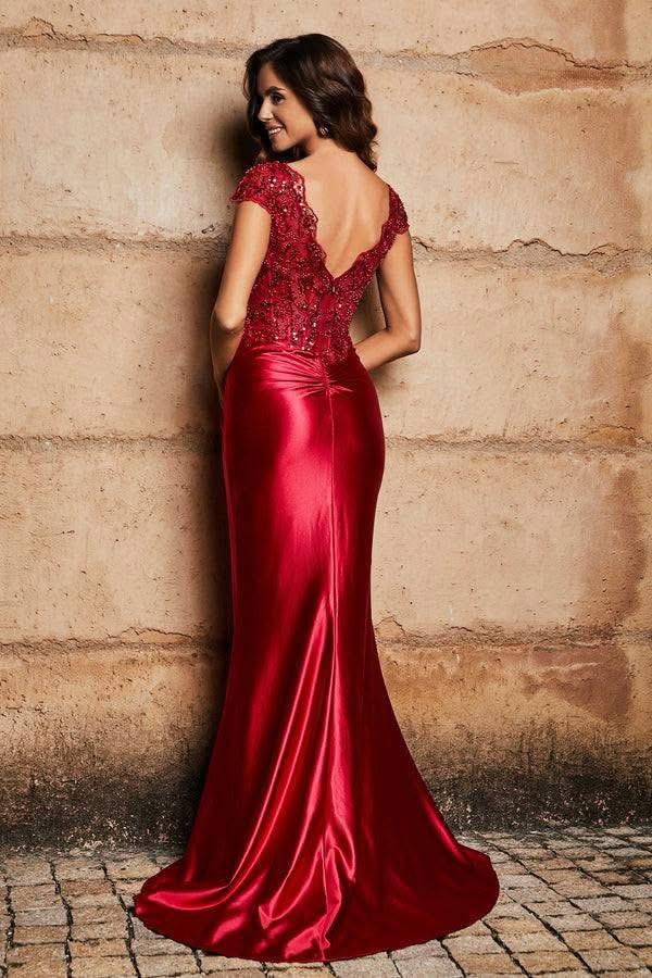 Vestido Raquel Plus Size Vestido de festa vermelho com renda e saia acetinada longa