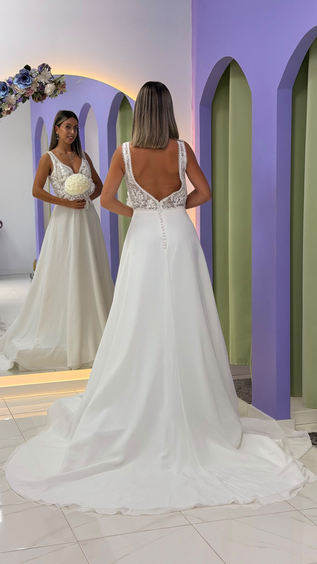 Vestido Miriam Noiva Vestido de noiva branco com corpete em renda e saia ampla