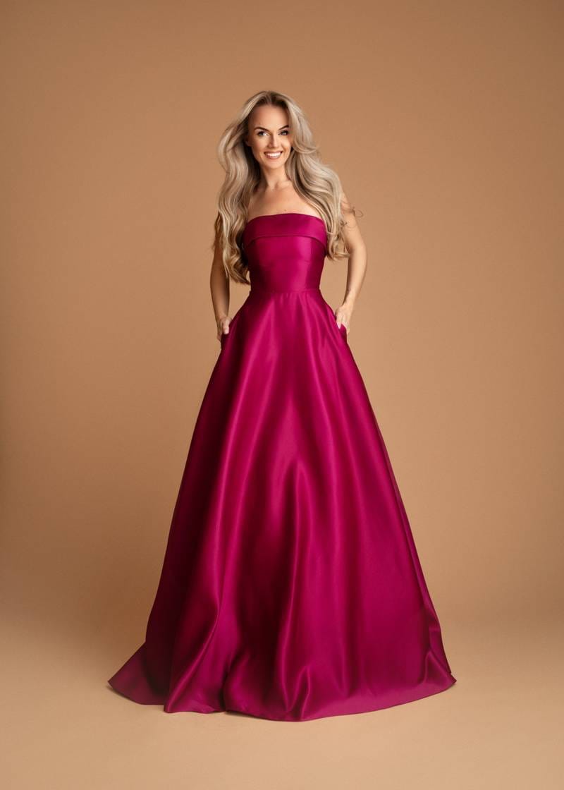 Vestido Alizee Vestido longo fúcsia acetinado com bolsos em modelo feminino