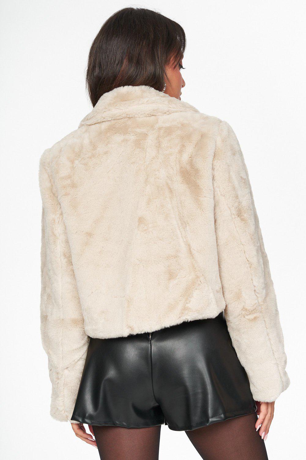 Bolero de pêlo Casaco curto de pelo falso bege visto de costas