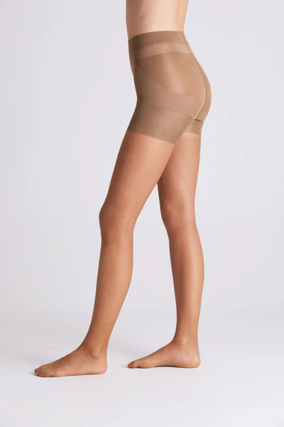 Meias-calças cor pele com proteção reforçada na zona das nádegas