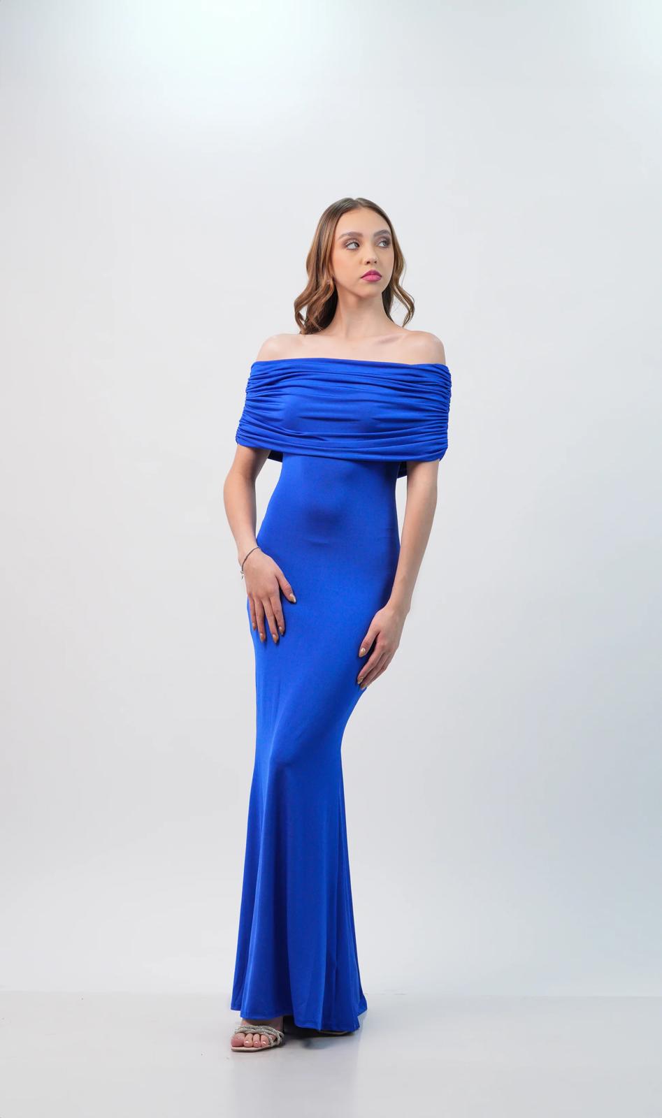 Vestido Camila Vestido longo azul royal com decote ombro a ombro e textura franzida