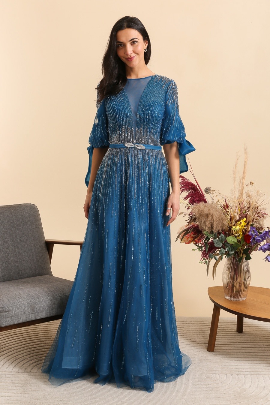 Vestido Solenna Vestido longo azul com lantejoulas prateadas e cinto prateado